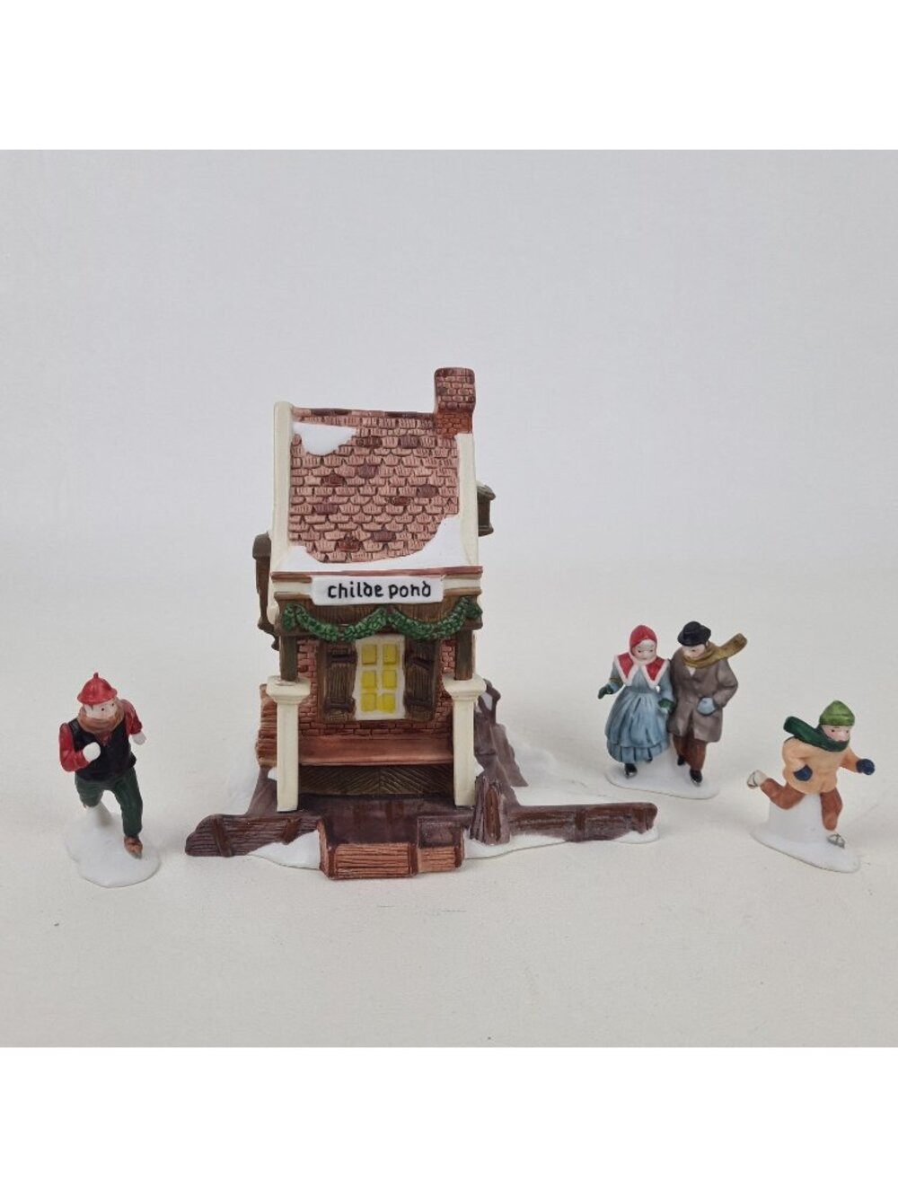 Department 56 "Childe Pond And Skaters" 5903-0 Heritage Christmas Accessory